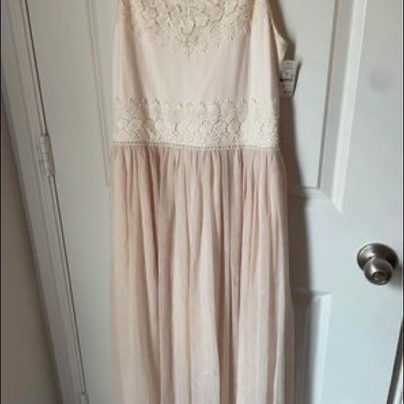 Ivory dresses - Picture 3 of 3